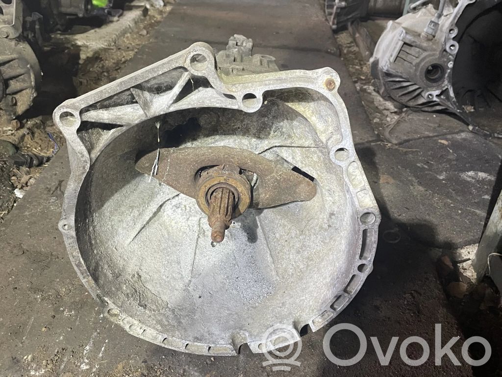 BMW 3 E46 Mechaninė 5 pavarų dėžė 