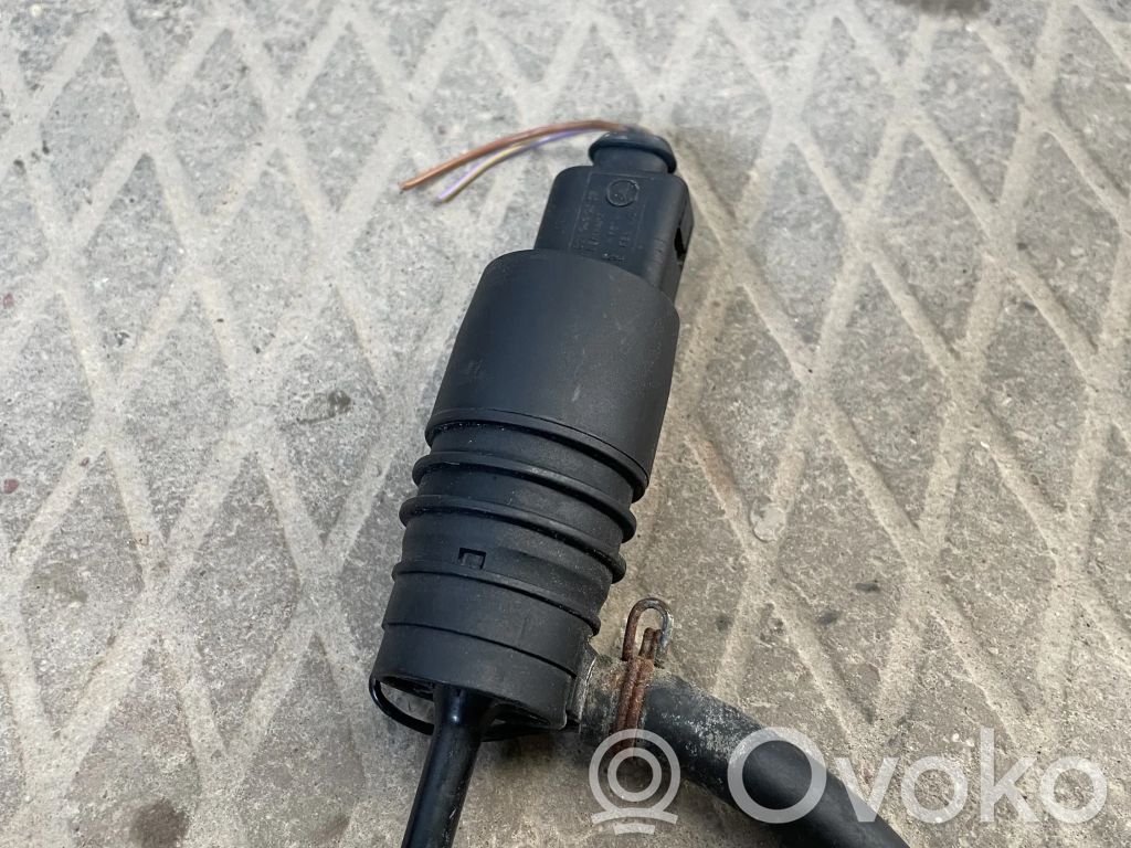 Mercedes-Benz E W210 Pompa spryskiwacza szyby przedniej / czołowej 