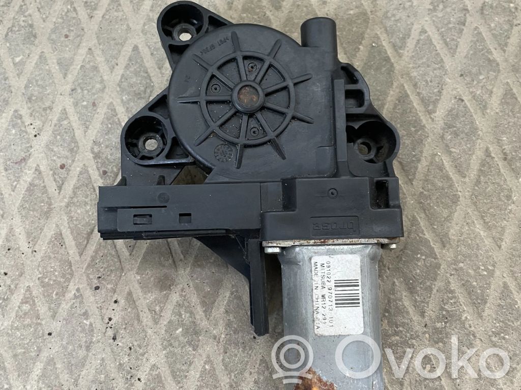 Volvo XC70 Front door window regulator motor 
