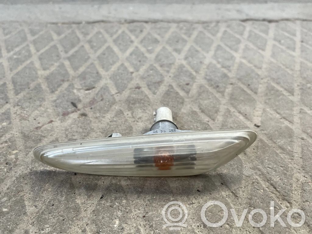 BMW 3 E46 Front fender indicator light 