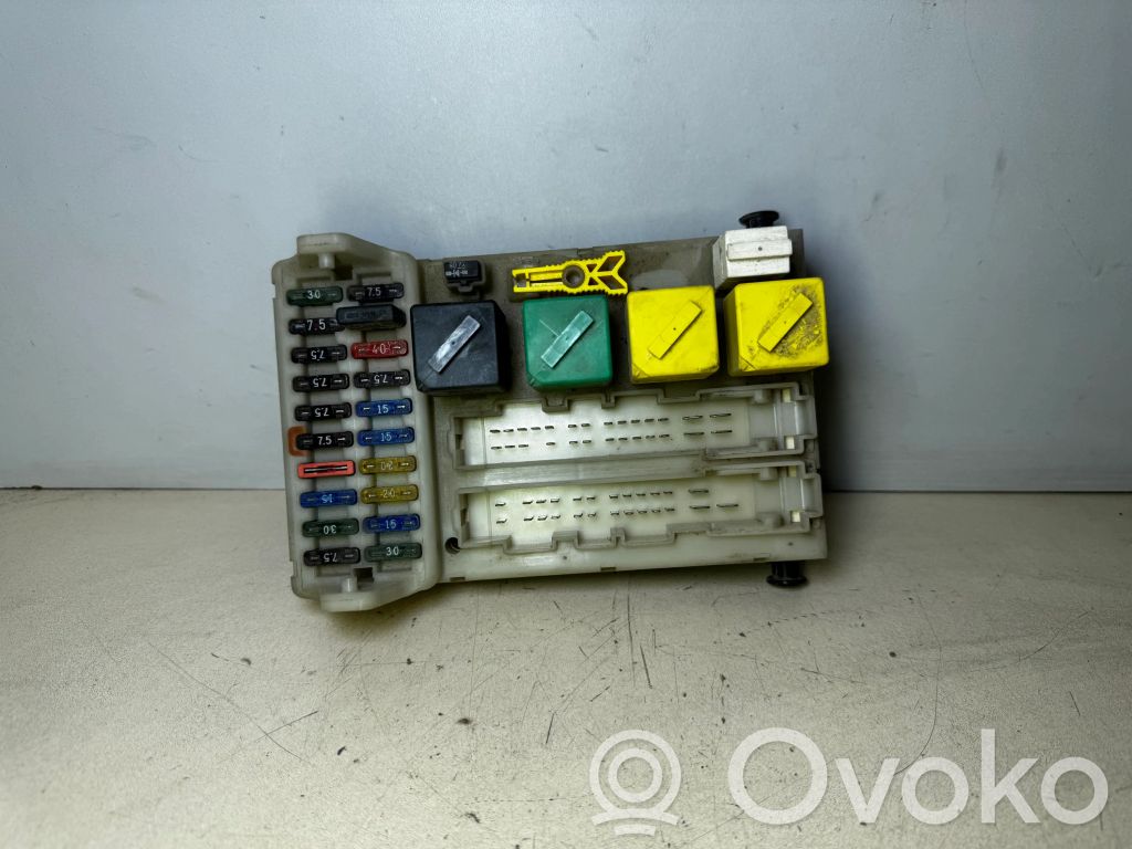 Ford Mondeo MK II Skrzynka bezpieczników / Komplet 
