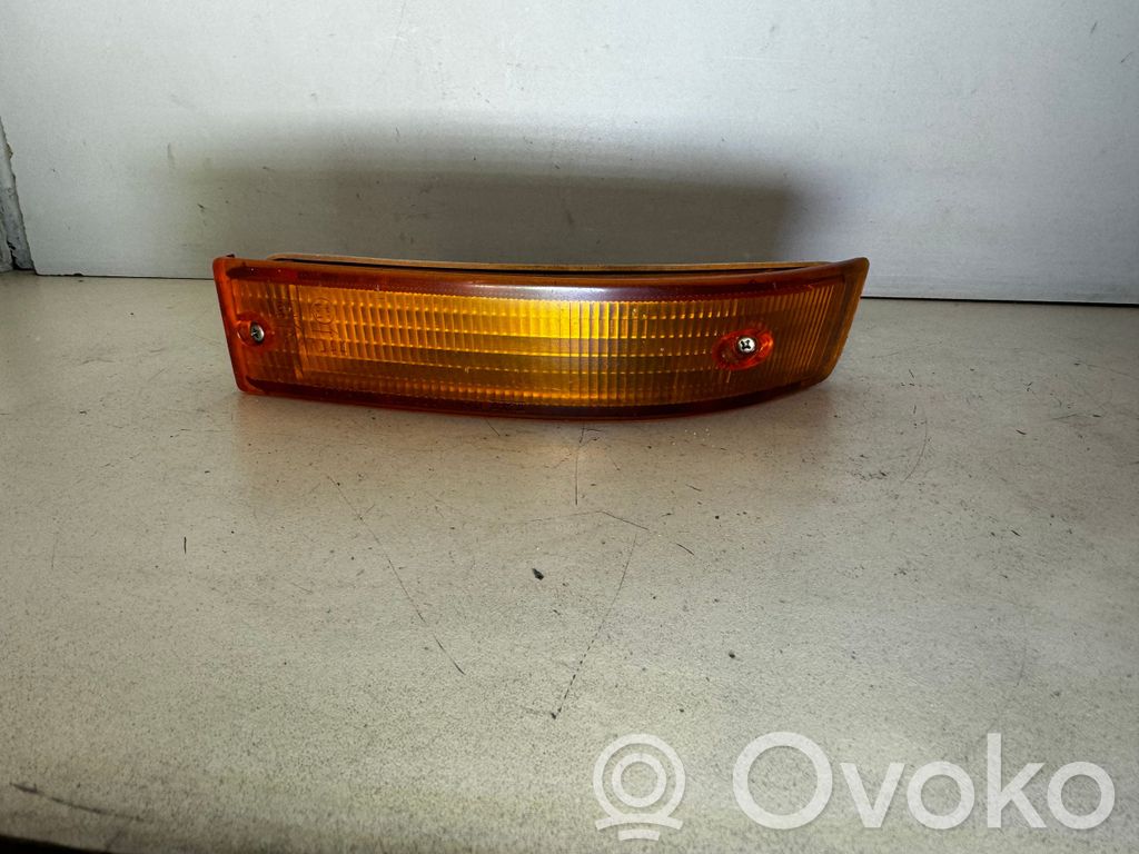 Toyota Corolla E90 Blinker vorne Stoßstange 