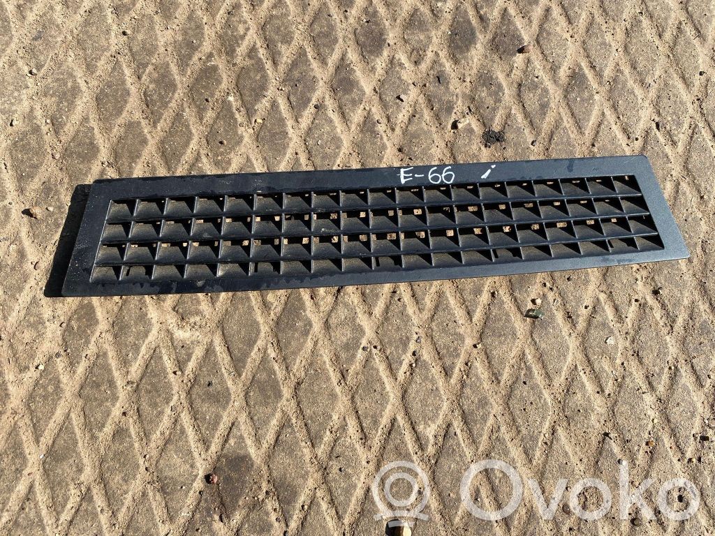 Grille d'aération centrale   04519000,04519000