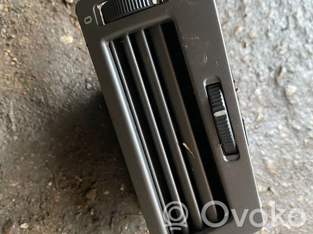 BMW 7 E65 E66 Šoninės oro grotelės 