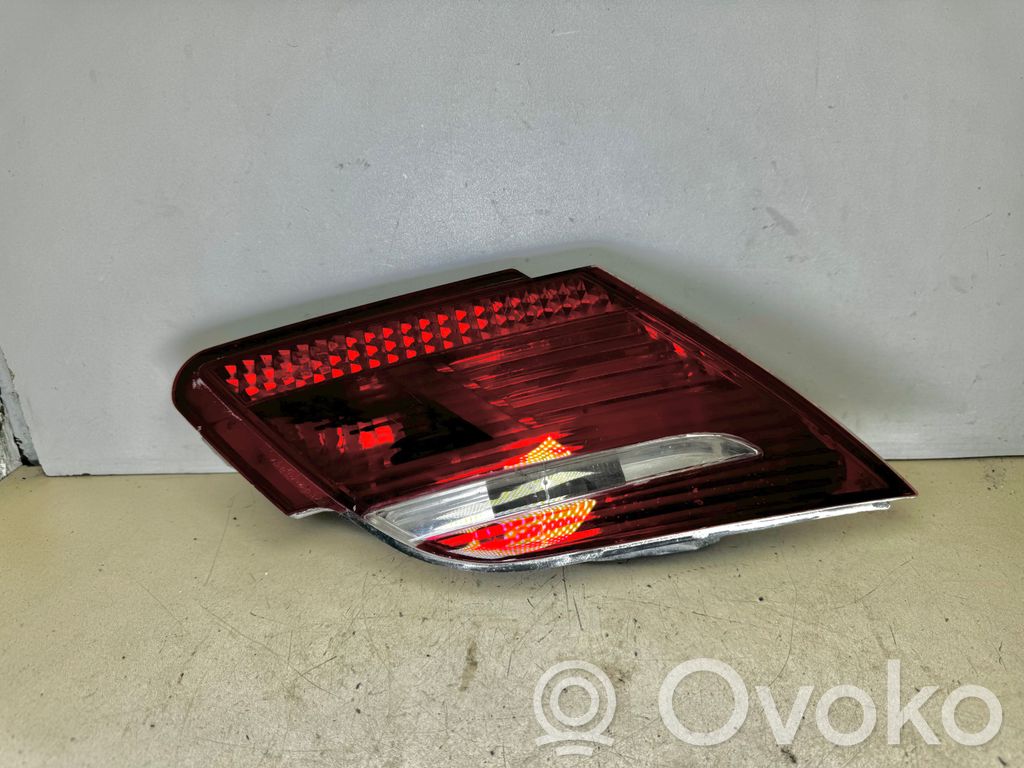 BMW 7 E65 E66 Aizmugurējais lukturis pārsegā 