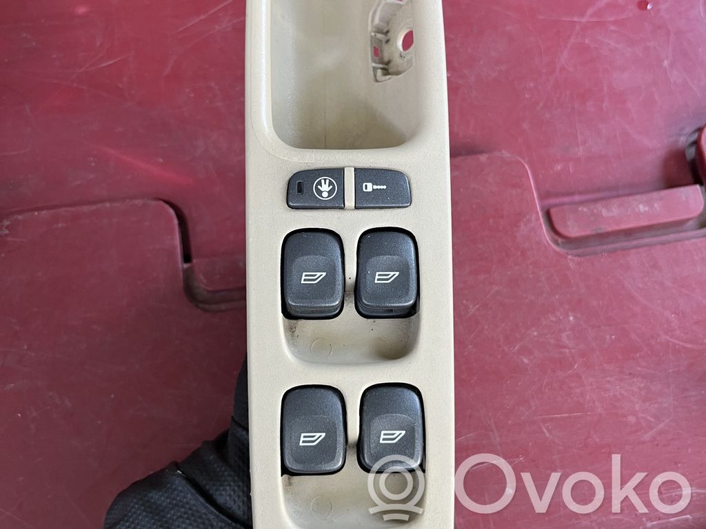 Electric window control switch   8682949