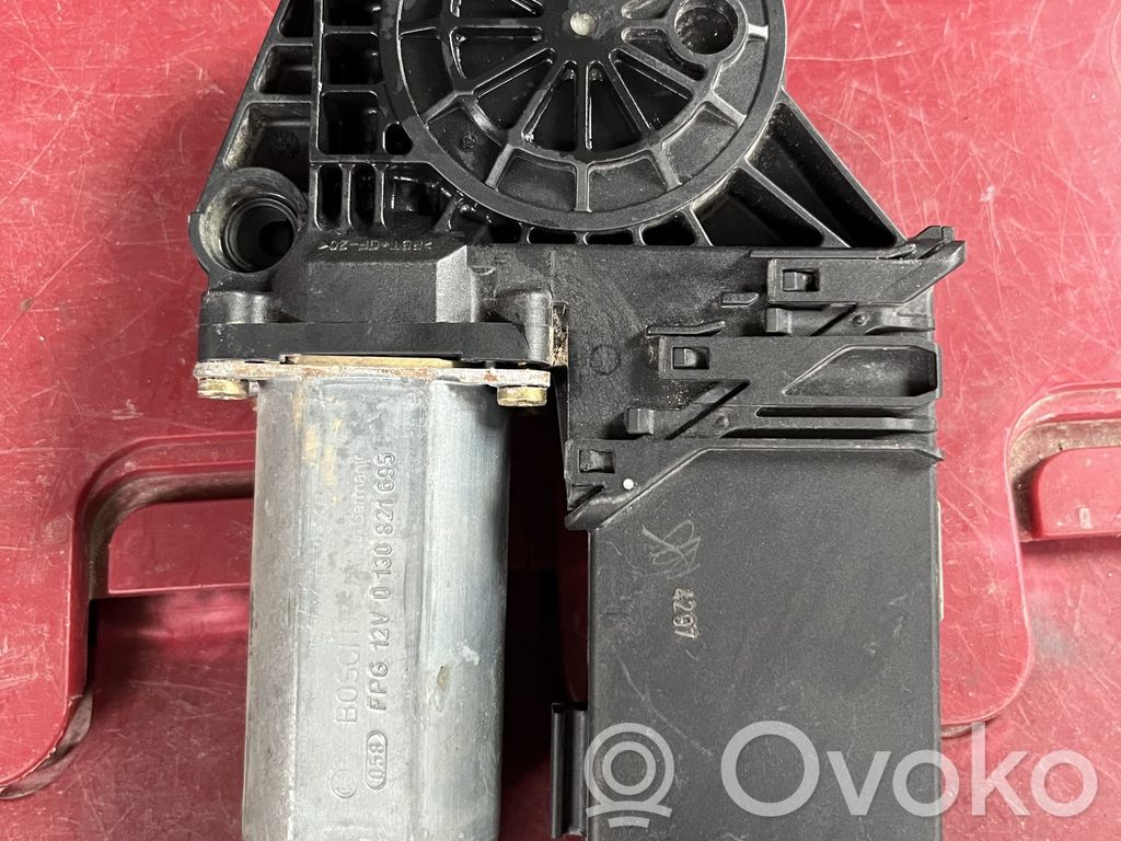 Volkswagen PASSAT B5 Moteur de lève-vitre de porte avant 