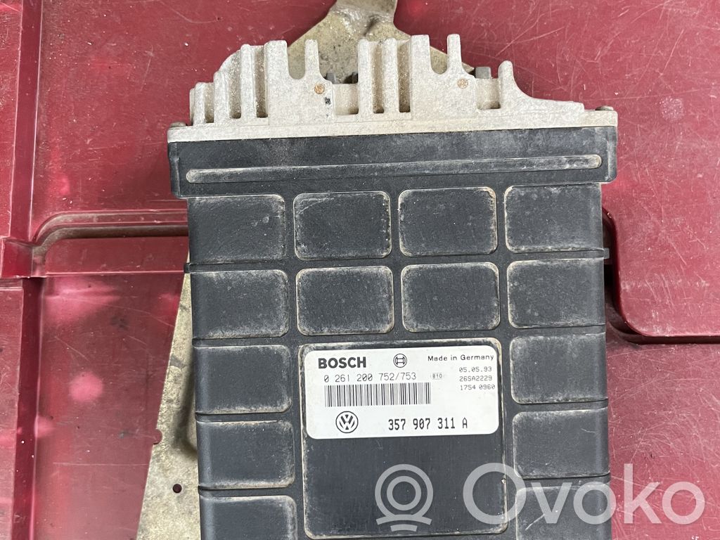Volkswagen PASSAT B3 Engine control unit/module 