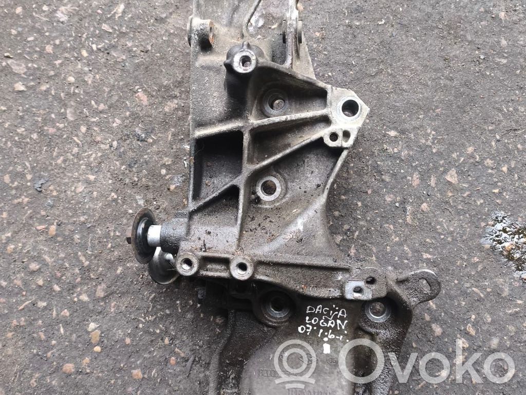 Engine mounting bracket   8200169566,8200169566