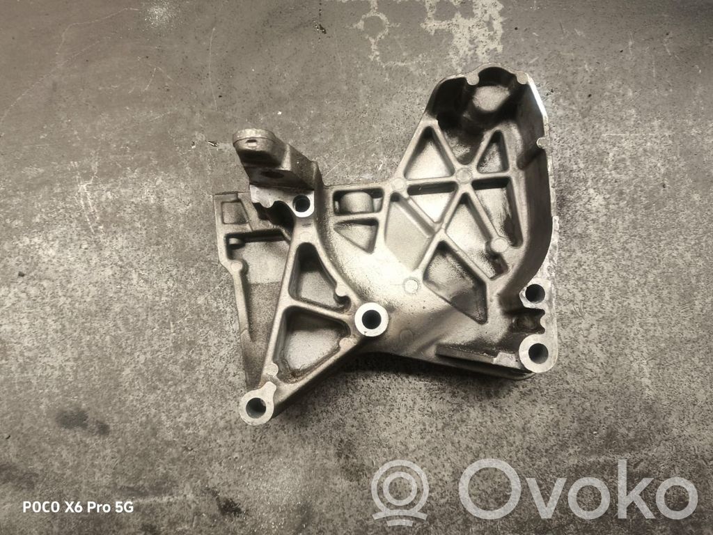 Engine mounting bracket   8200293844,8200293844