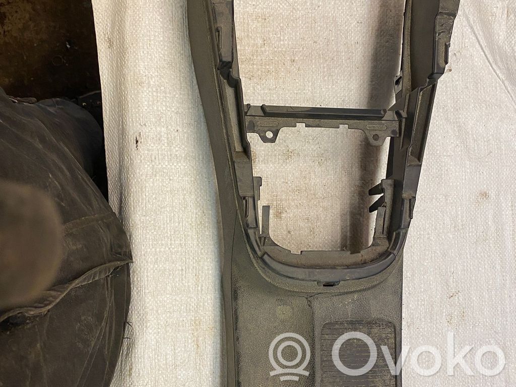 Volkswagen Golf VI Center console 