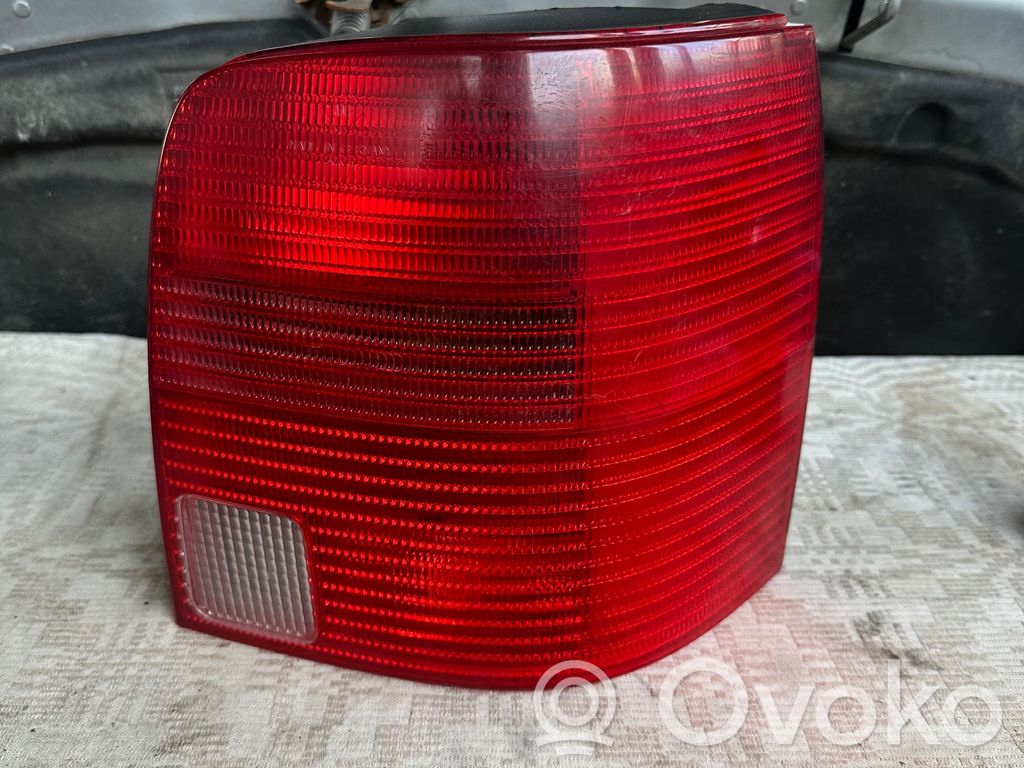 Volkswagen PASSAT B5 Lampa tylna 