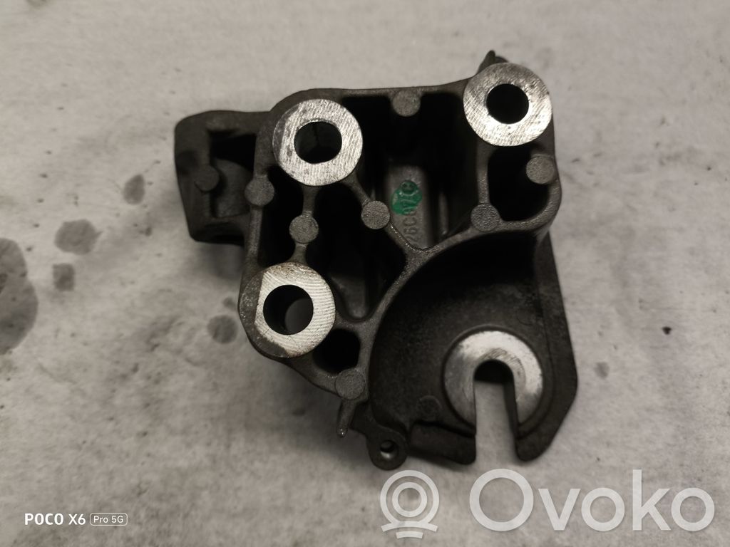 Ford Kuga I Engine mounting bracket 