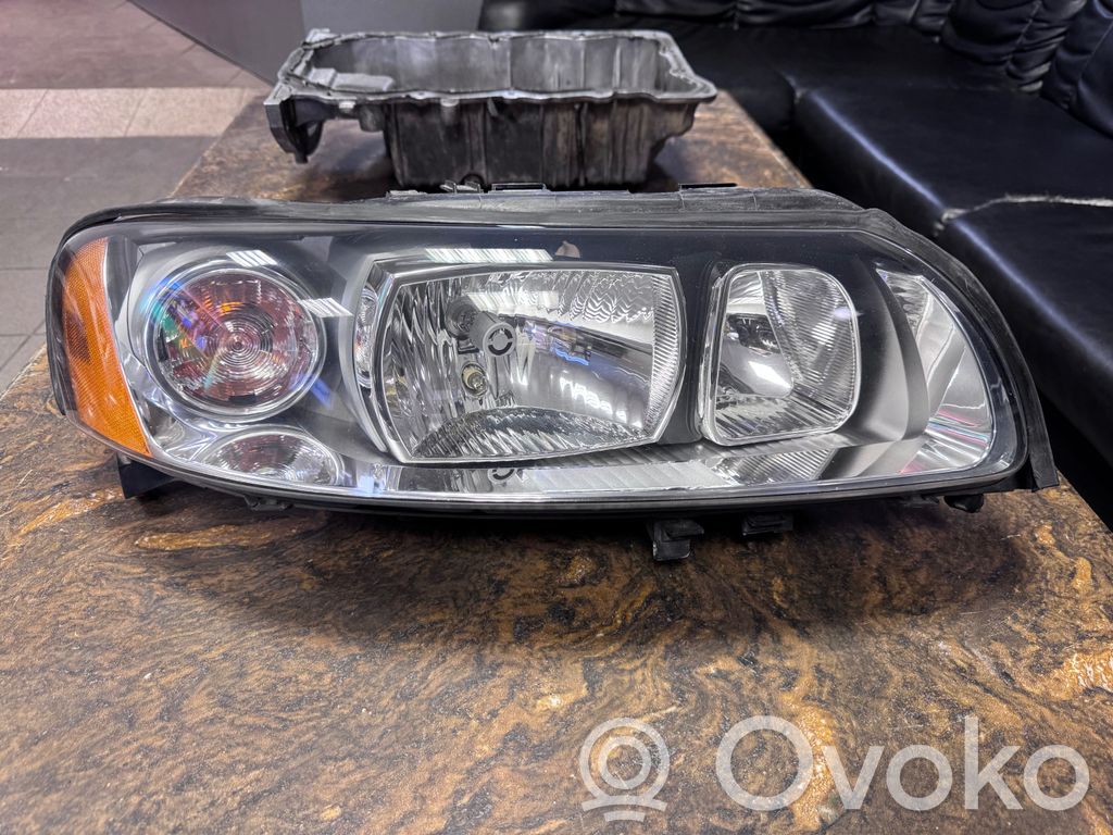 Volvo V70 Lampa przednia 