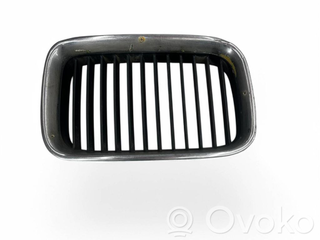 Front grill   51138122237,8122237