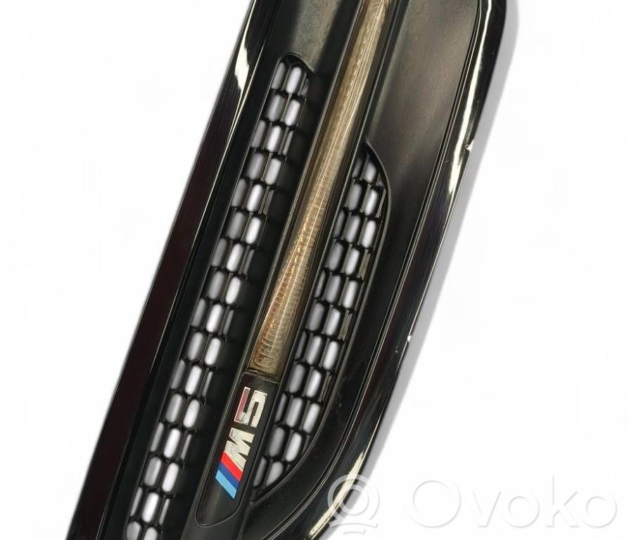 BMW M5 Schriftzug an Stoßstange 