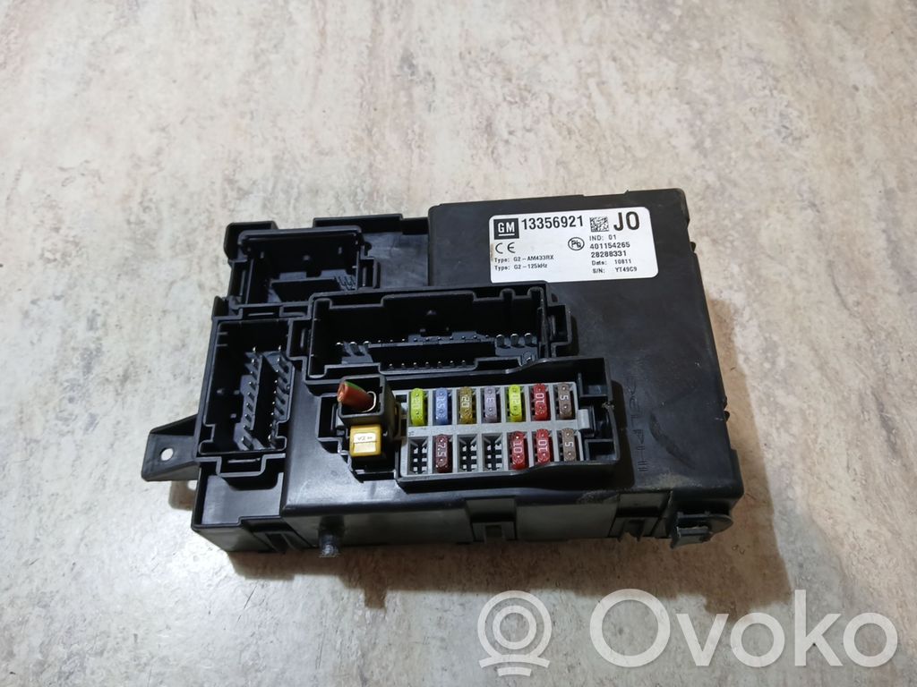 Opel Meriva B Module de fusibles 