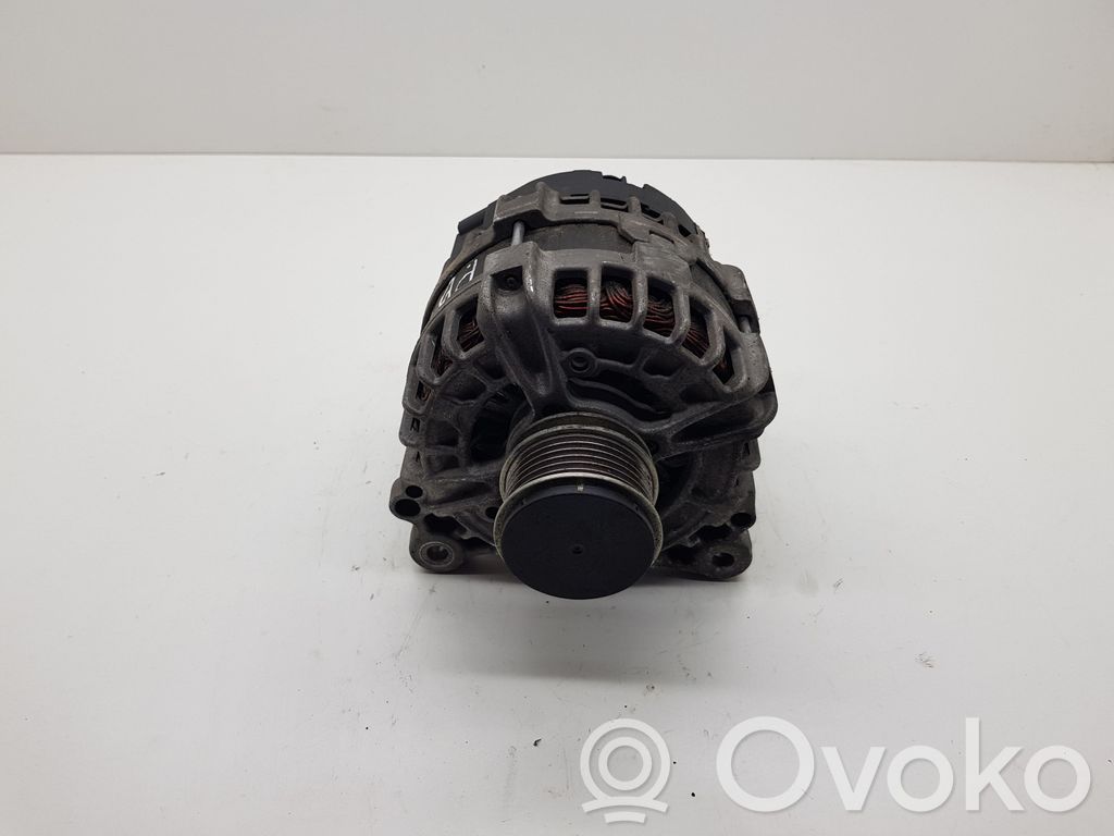 Volkswagen PASSAT B7 Ģenerators 