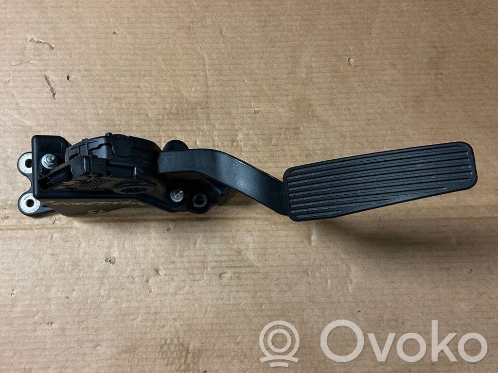 Akceleratoriaus pedalas   04861714AE