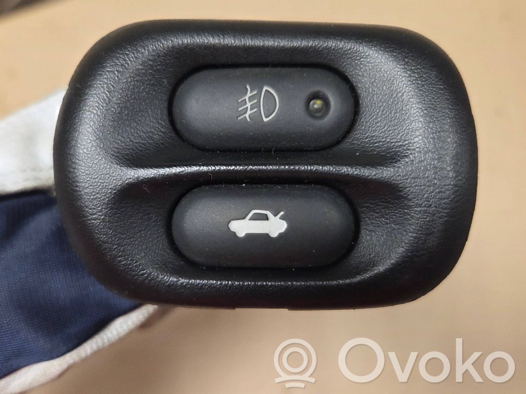 Chevrolet Corvette C5 Tailgate opening switch 