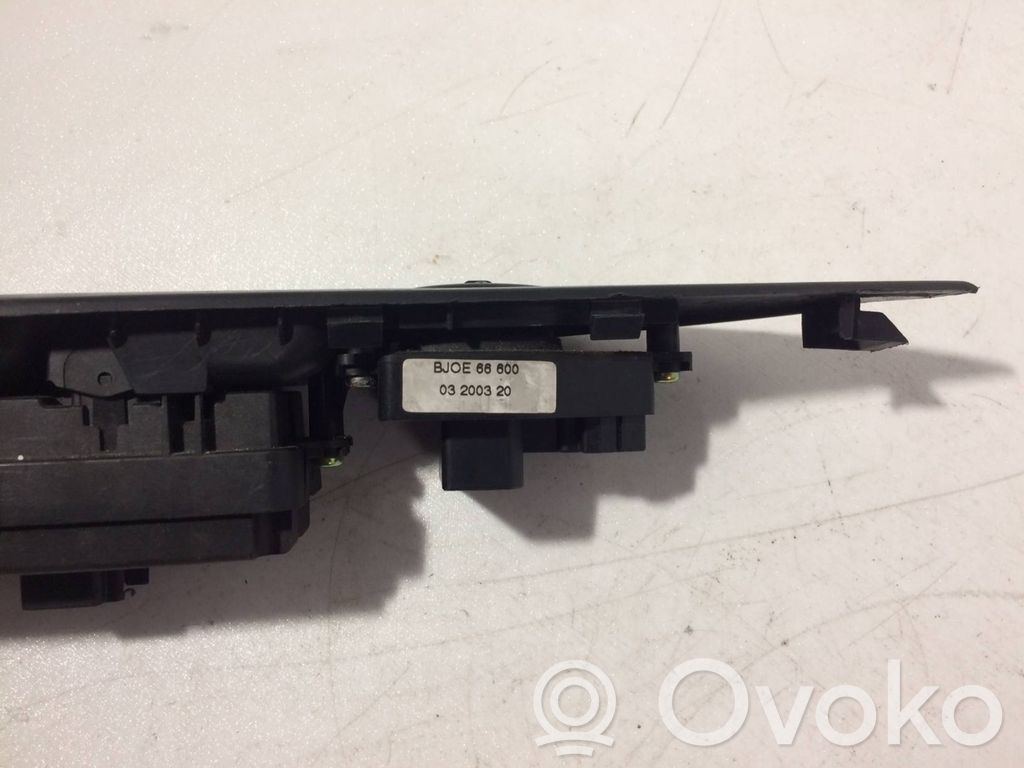 Mazda 3 I Electric window control switch 