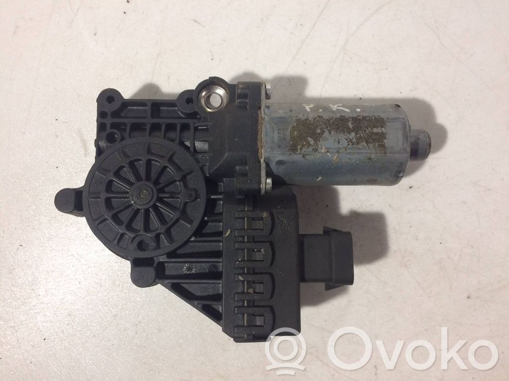 Opel Astra H Etuoven ikkunan nostomoottori 
