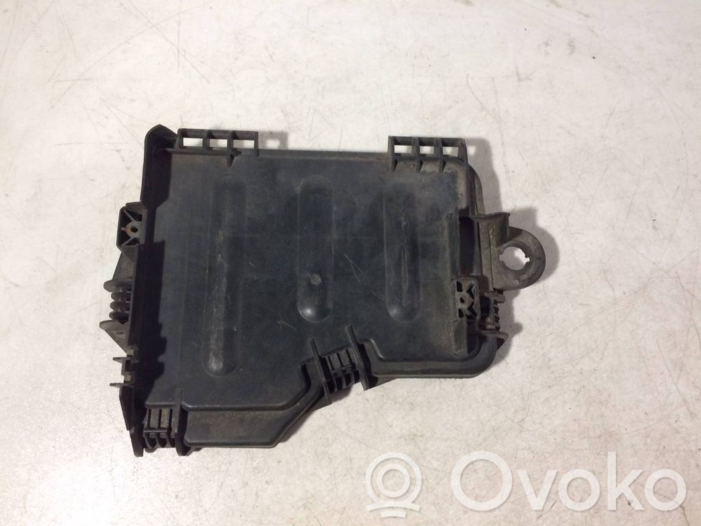 Audi A8 S8 D3 4E Fuse box cover 