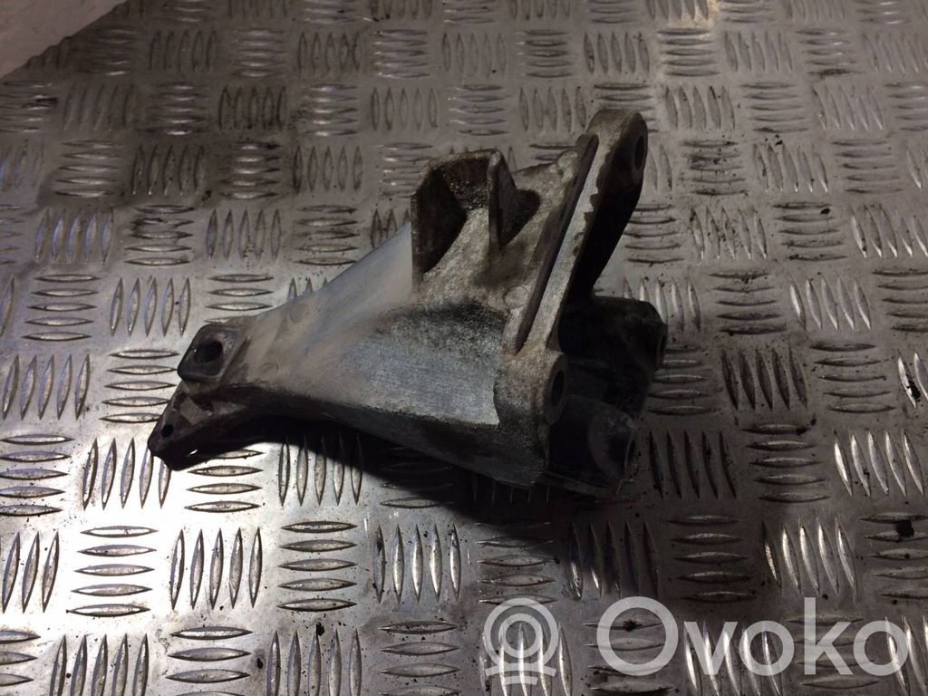 Engine mounting bracket   2211678191601,13807410,6907