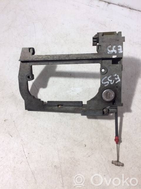 Front door exterior handle/bracket