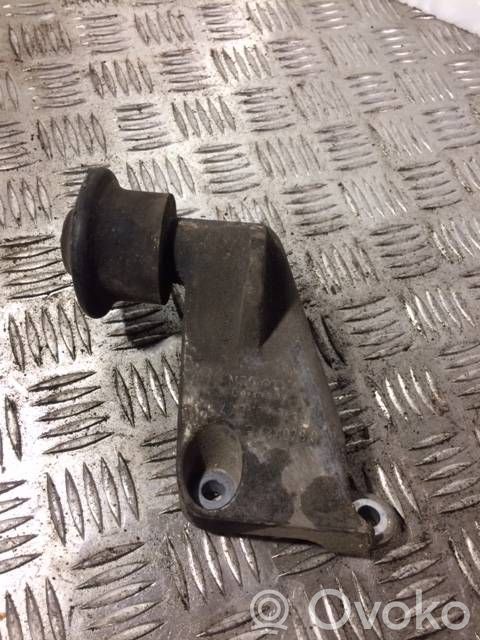 Audi 100 S4 C4 Engine mounting bracket 