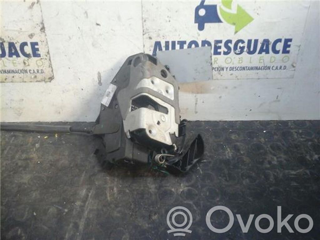 Cerradura de puerta delantera