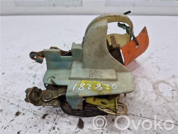 Opel Corsa B Priekšpusē slēdzene 