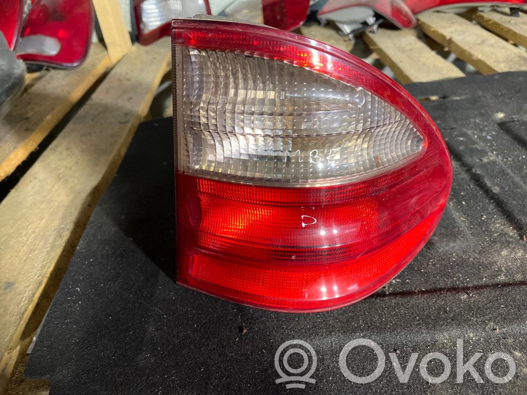 Mercedes-Benz E W210 Lampa tylna 