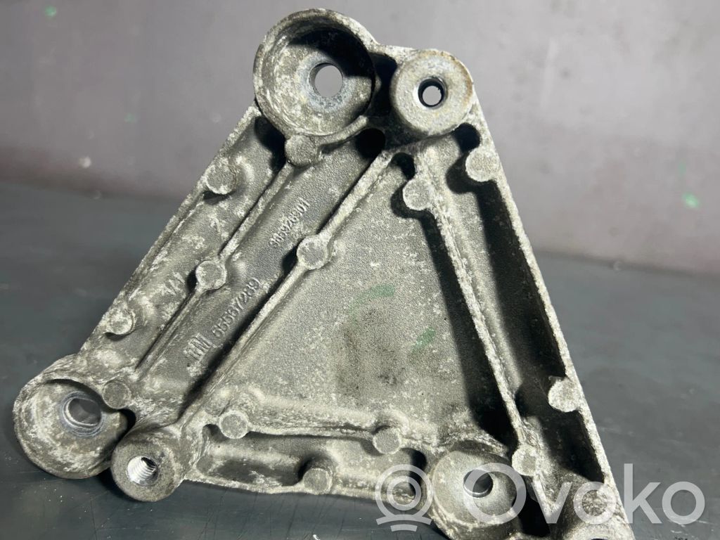 Opel Astra J Engine mounting bracket 
