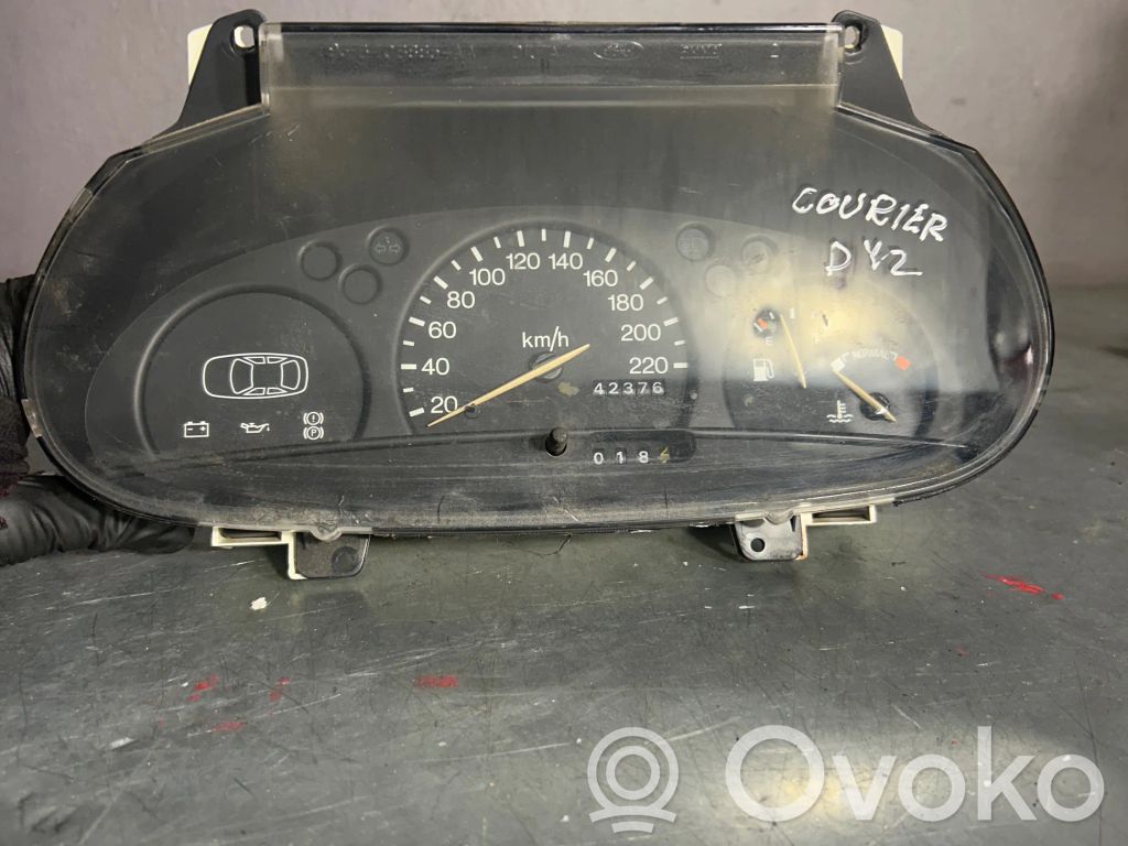 Ford Courier Geschwindigkeitsmesser Cockpit 