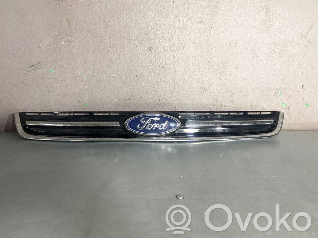 Ford Kuga II Etusäleikkö 