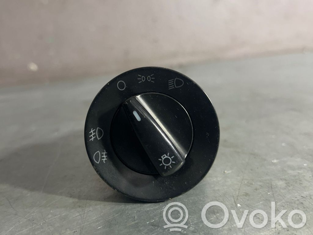 Volkswagen PASSAT B5.5 Light switch 