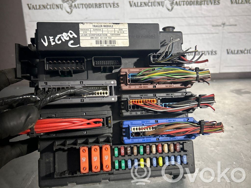 Opel Vectra C Ramka / Moduł bezpieczników 