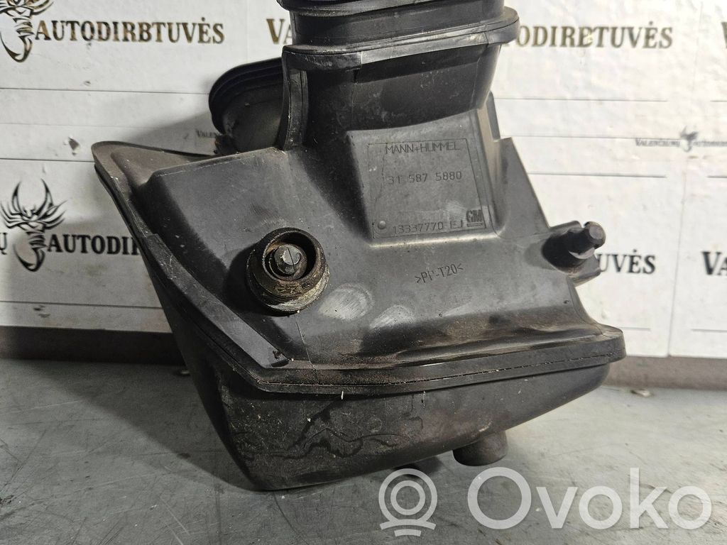 Opel Astra J Įsiurbimo rezonatorius 