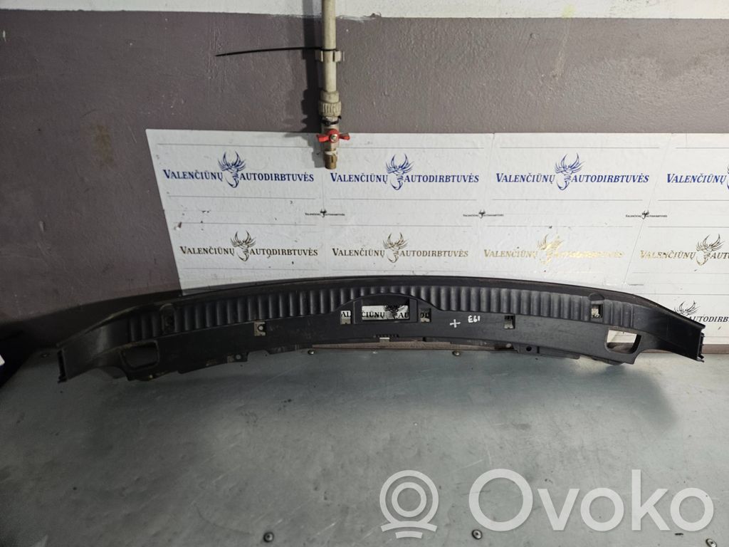BMW 5 E60 E61 Bagažinės slenksčio apdaila 