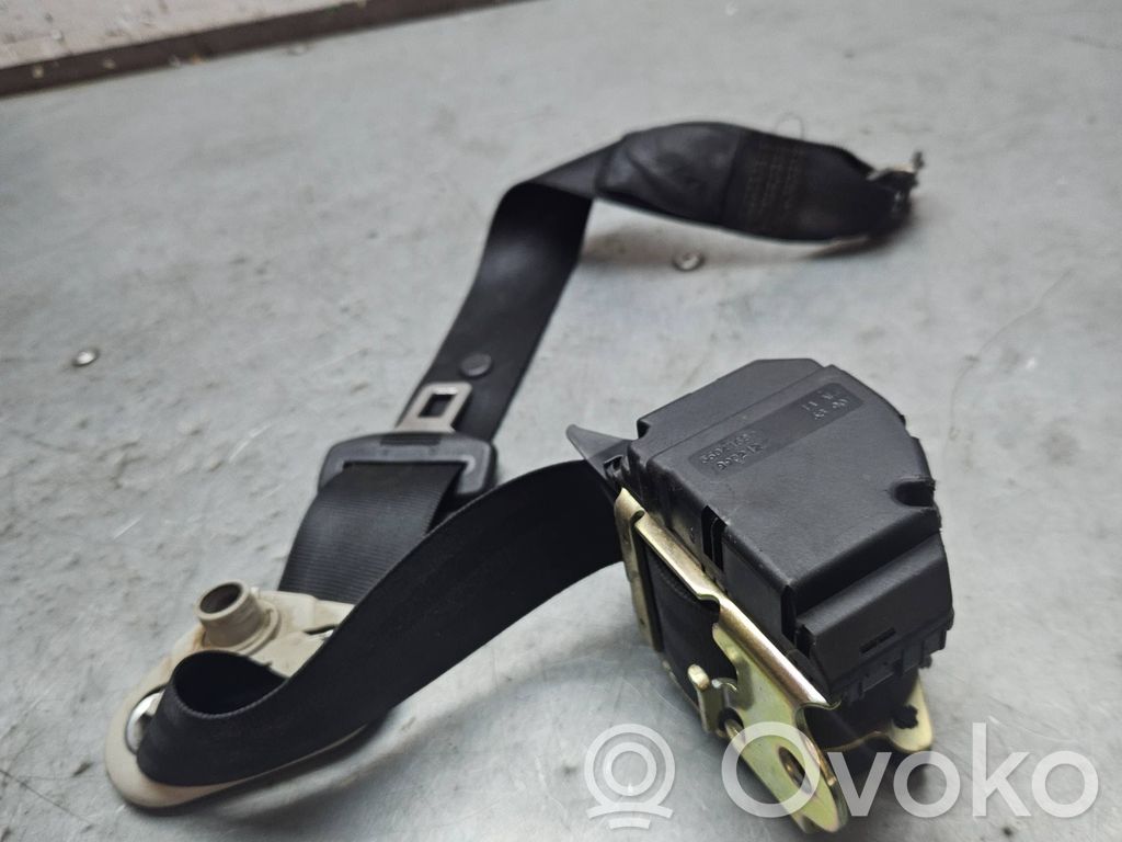 Volkswagen Golf IV Rear seatbelt 
