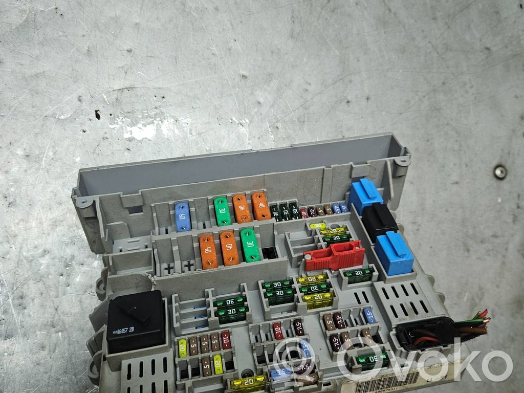 BMW 3 E90 E91 Fuse module 