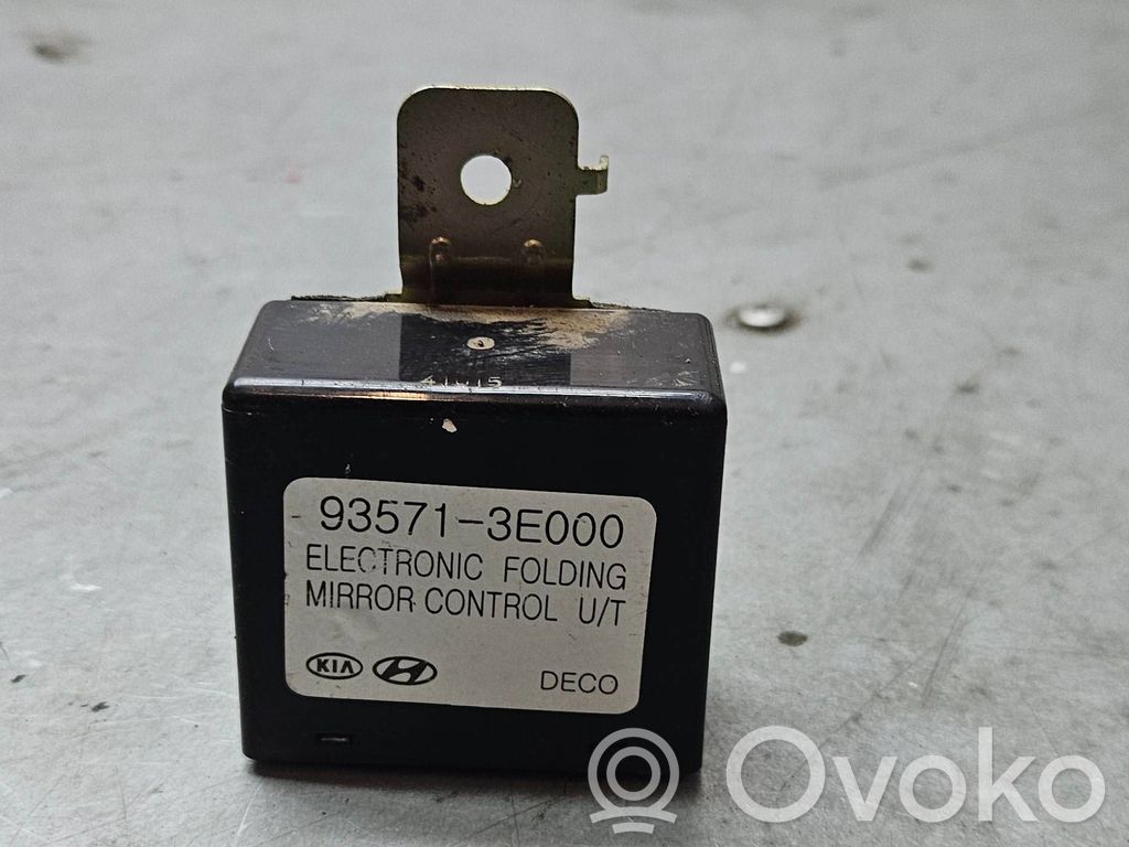 Wing mirror control module   935713E000