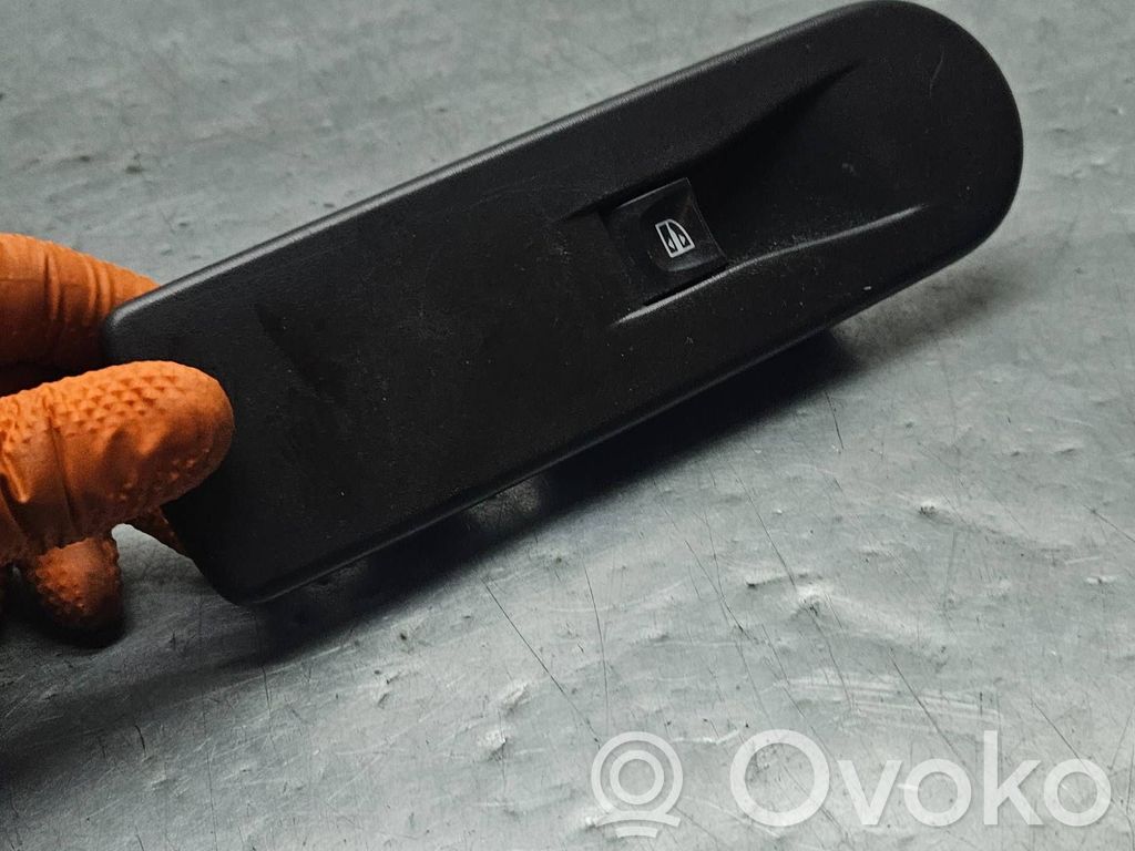 Renault Captur Electric window control switch 