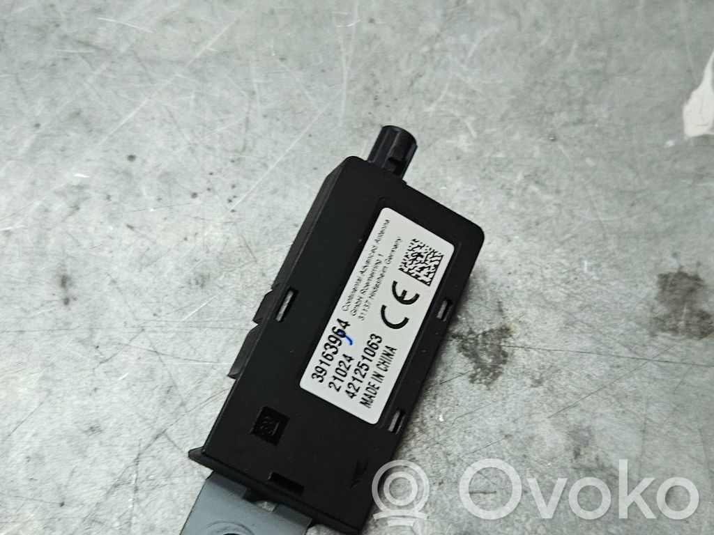 Opel Astra K Pystyantennivahvistin 