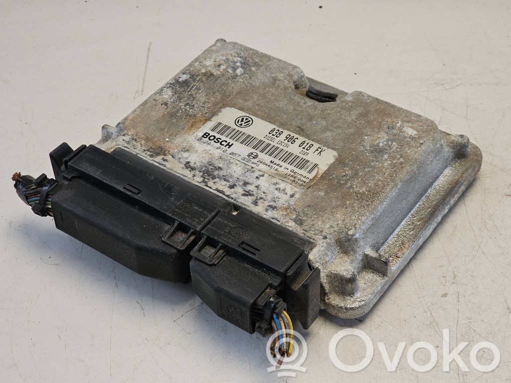 Volkswagen Caddy Calculateur moteur ECU 