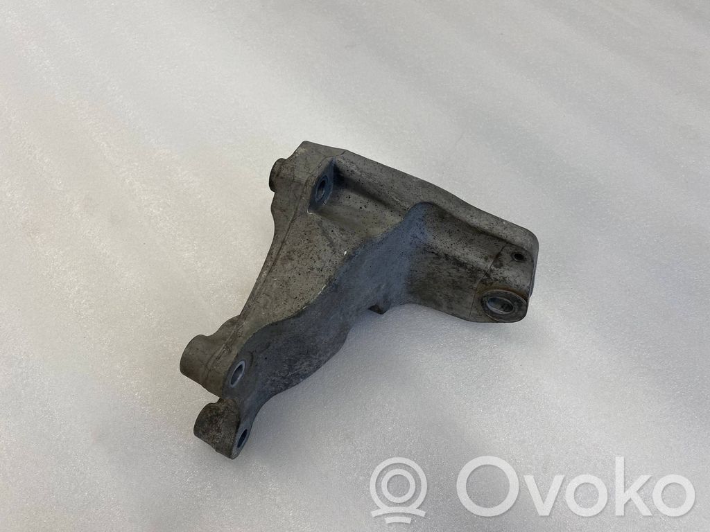 Ford Mustang VI Engine mounting bracket 