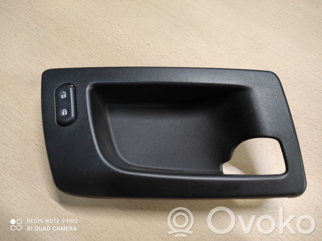 Cadillac SRX Front door handle cover 