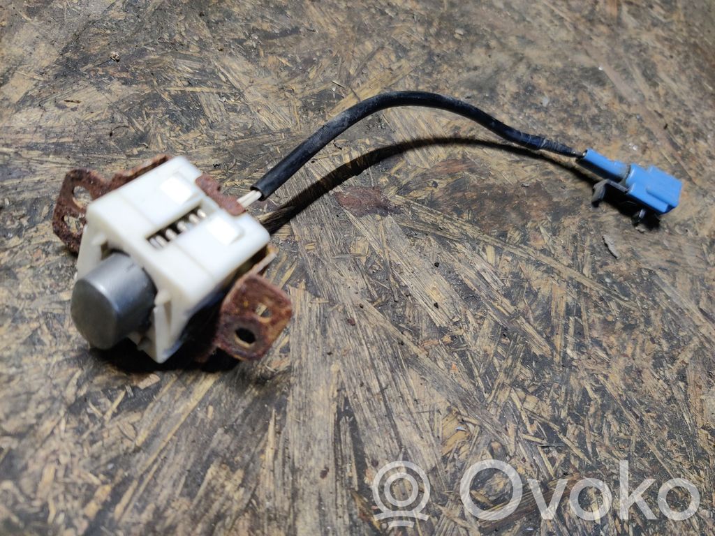 Infiniti G35 Tailgate opening switch 