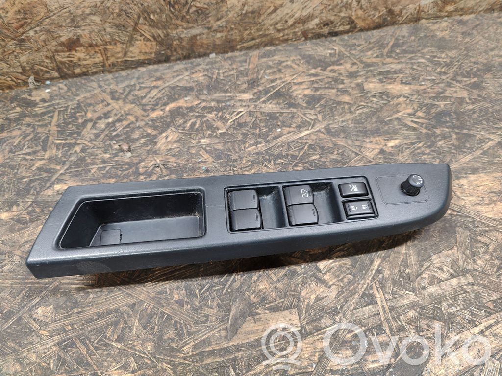 Subaru XV Electric window control switch 